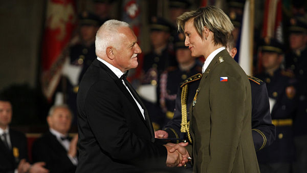 Oštěpařka Barbora Špotáková obdržela Medaili za zásluhy.
