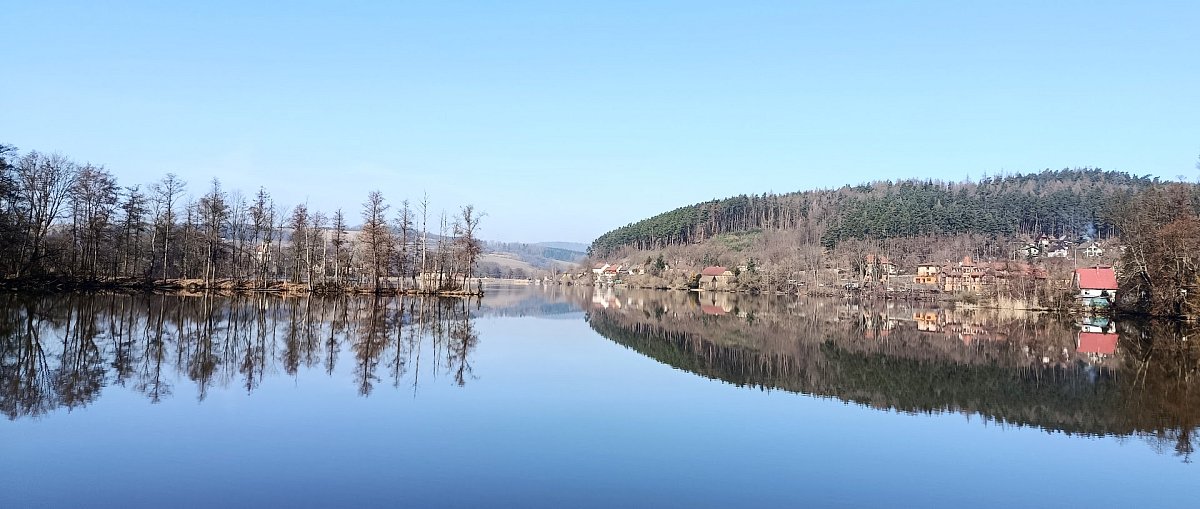 Včera v Žinkovech u zámeckého rybníku