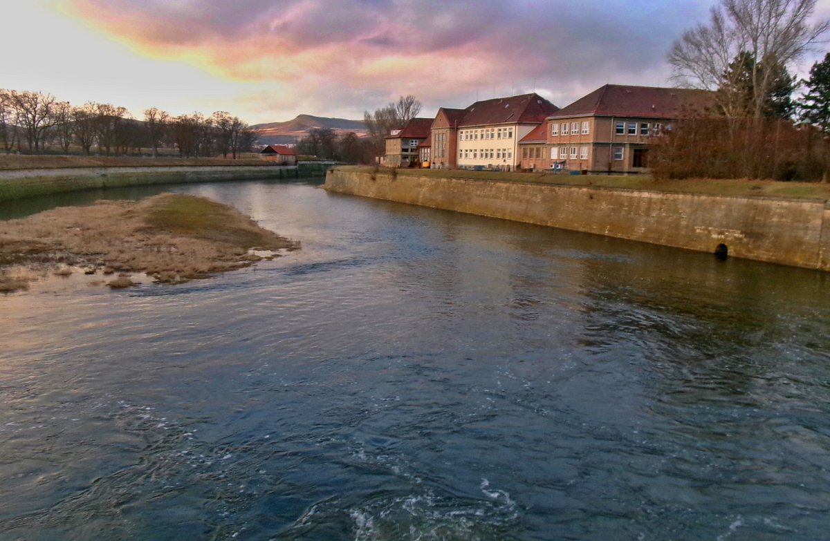 Nebe nad řekou Ohře