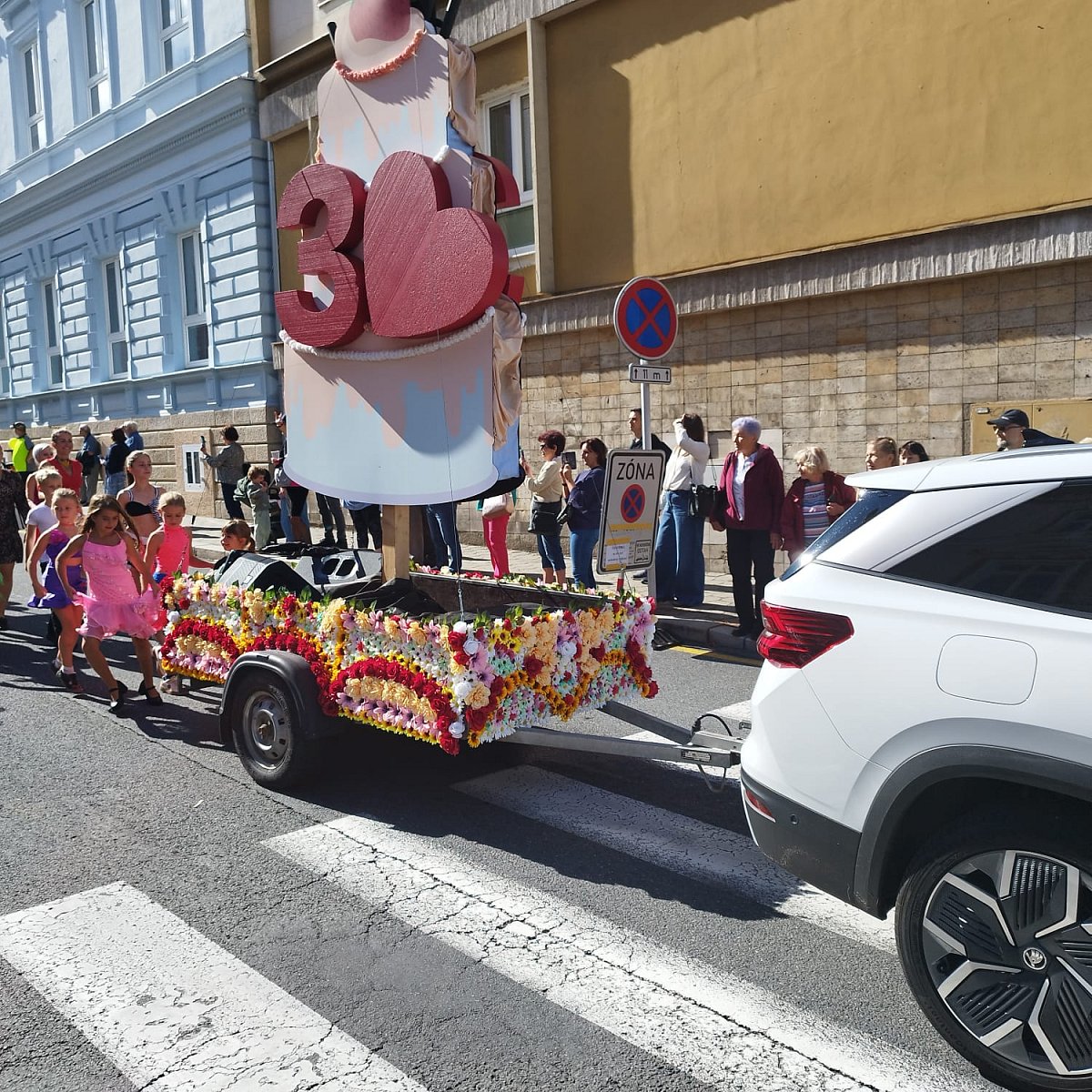 Velkolepý průvod městem