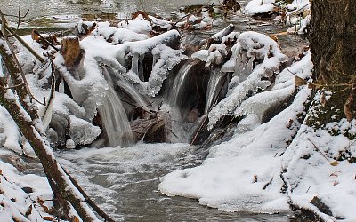 Zasněžený potůček